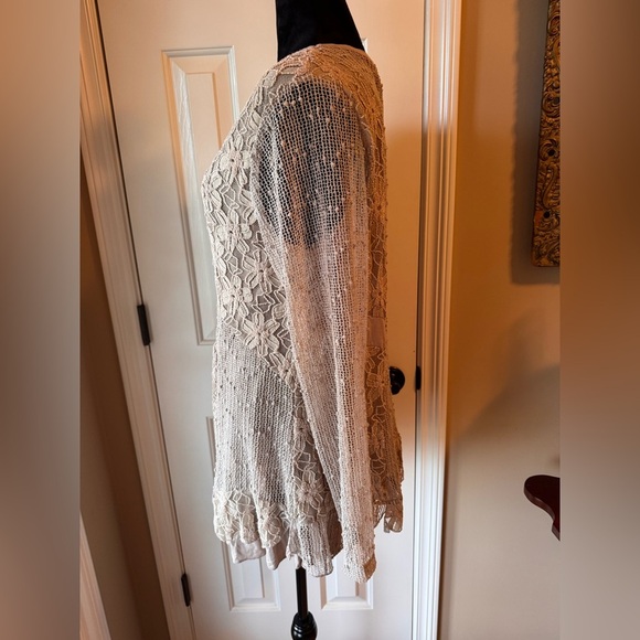 Indigo Soul Elegant Lace Long Sleeve Tunic - Picture 7 of 10